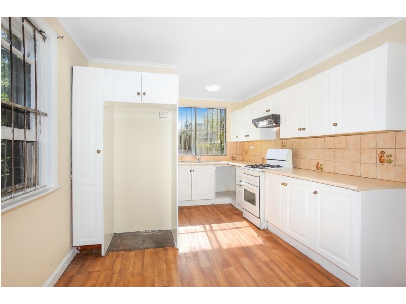 33 LOFTUS CRESCENT, Homebush NSW 2140