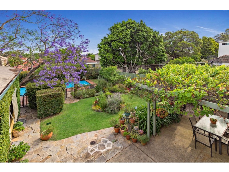 4 STRATHLORA ST, Strathfield NSW 2135
