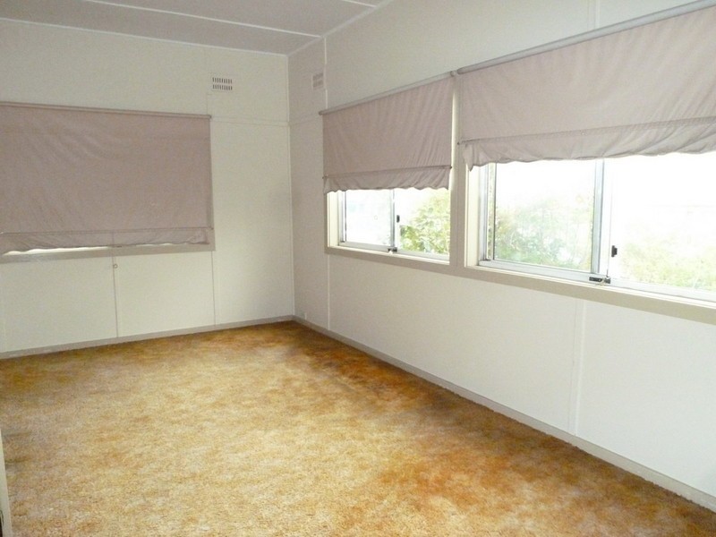 288 NOBLE AVE, Greenacre NSW 2190