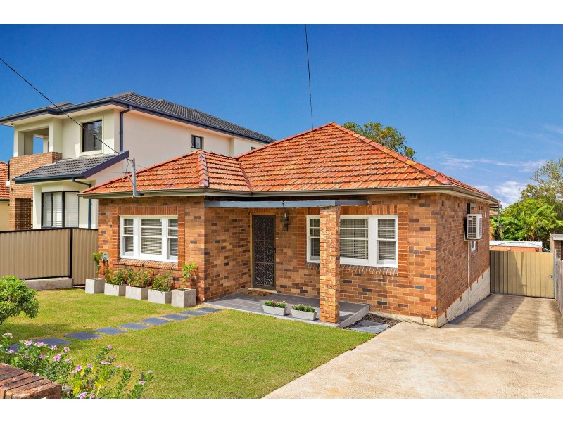 8 BENNETT AVE, Strathfield South NSW 2136