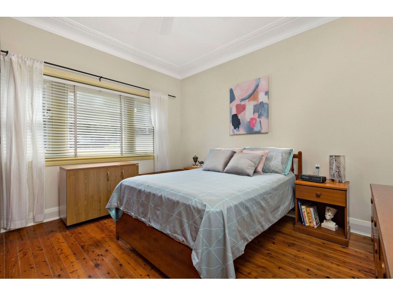 8 BENNETT AVE, Strathfield South NSW 2136