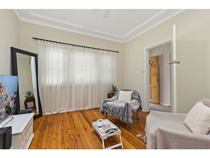 8 BENNETT AVE, Strathfield South NSW 2136