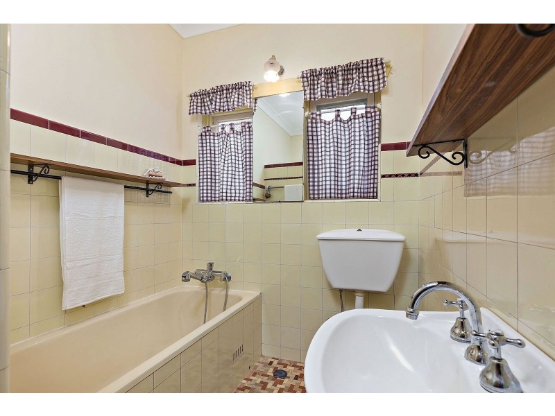 8 BENNETT AVE, Strathfield South NSW 2136