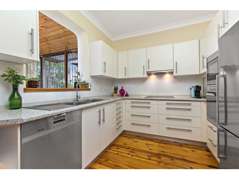 8 BENNETT AVE, Strathfield South NSW 2136