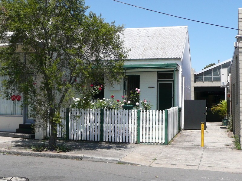 32 THOMAS STREET, Ashfield NSW 2131