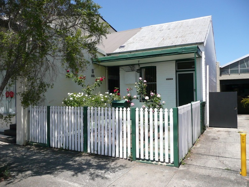 32 THOMAS STREET, Ashfield NSW 2131