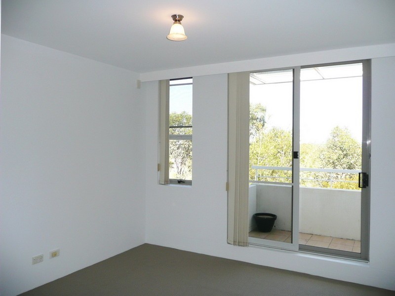 12/11 BLAXLAND AVENUE, Newington NSW 2127