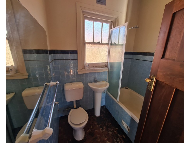 3/8 LOFTUS CRES, Homebush NSW 2140