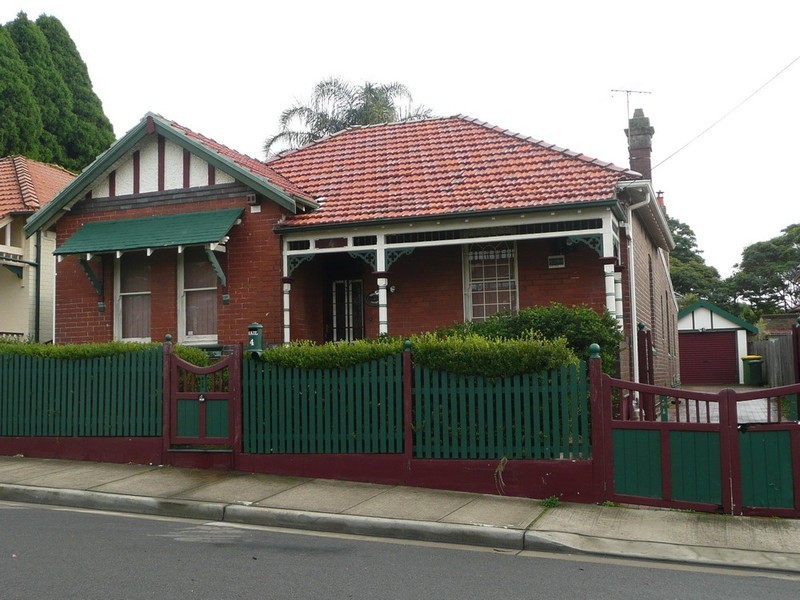 4 WALLACE STREET, Ashfield NSW 2131