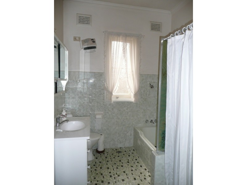 111 CARRINGTON AVENUE, Hurstville NSW 2220