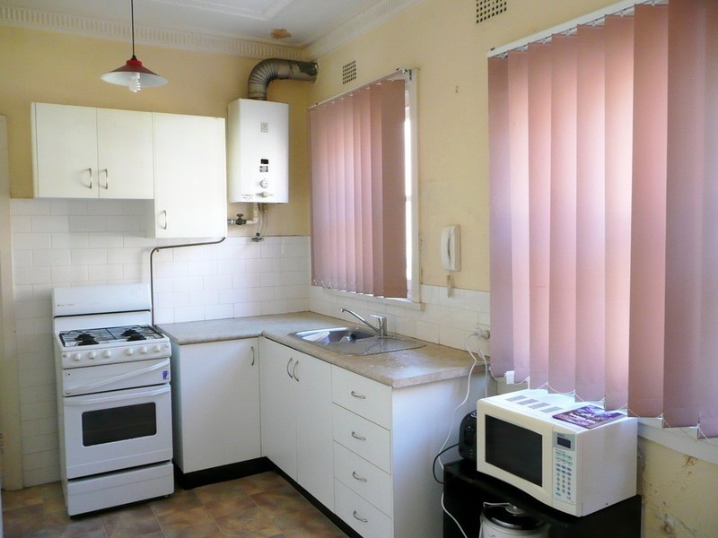 2/8 LOFTUS CRESCENT, Homebush NSW 2140