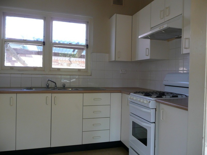 11 AUSTIN CRESCENT, Belfield NSW 2191