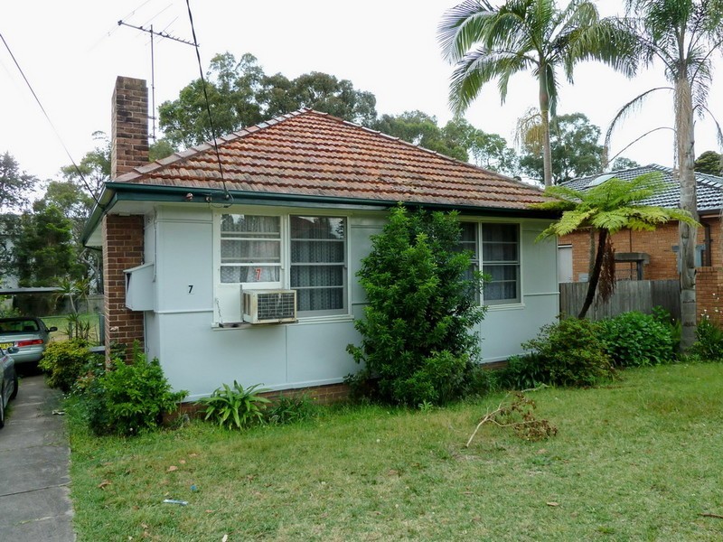 7 DREW STREET, Greenacre NSW 2190
