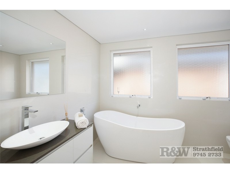 30 COTSWOLD ROAD, Strathfield NSW 2135