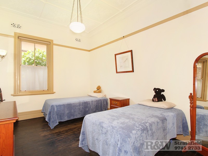 33 ABBOTSFORD ROAD, Homebush NSW 2140