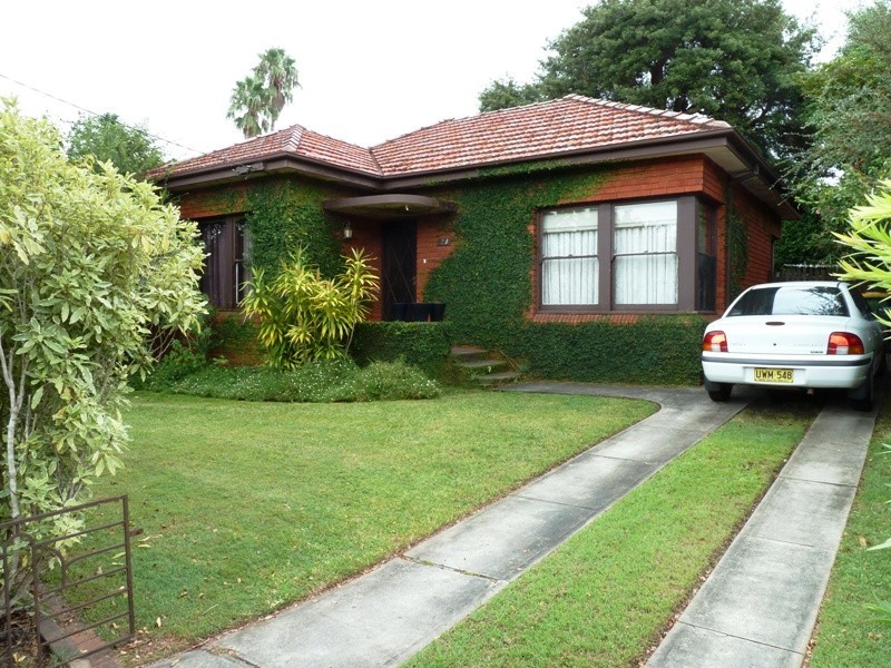 2B SERVICE AV, Ashfield NSW 2131