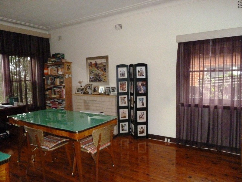 2B SERVICE AV, Ashfield NSW 2131
