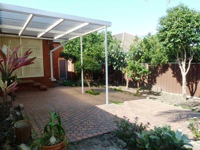 41 ROSEBANK AV, Kingsgrove NSW 2208
