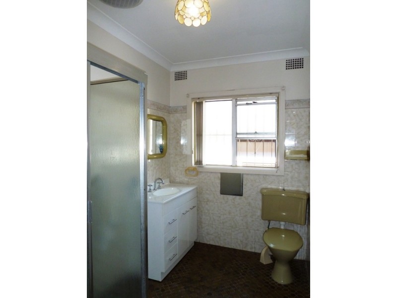 41 ROSEBANK AV, Kingsgrove NSW 2208