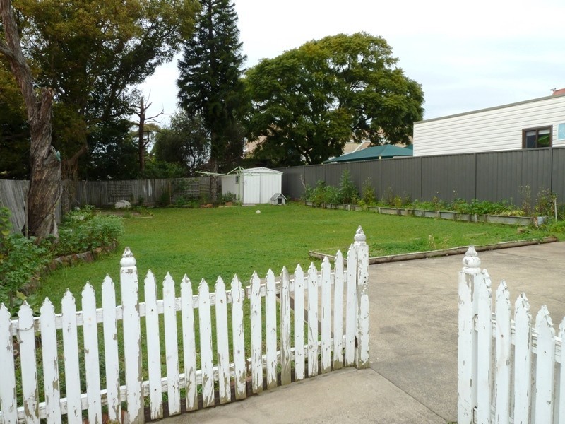 8 DOWNES ST, Belfield NSW 2191