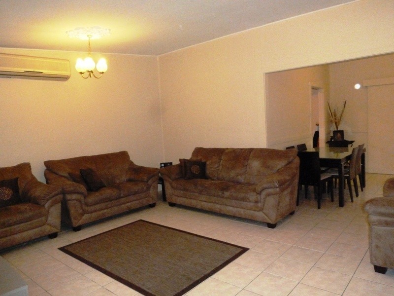 8 DOWNES ST, Belfield NSW 2191