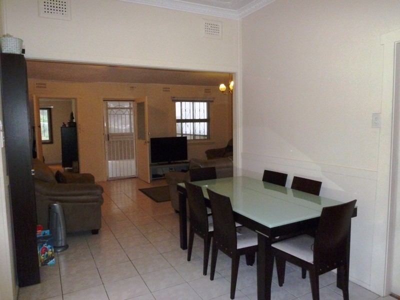 8 DOWNES ST, Belfield NSW 2191