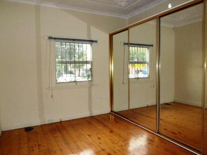 8 DOWNES ST, Belfield NSW 2191