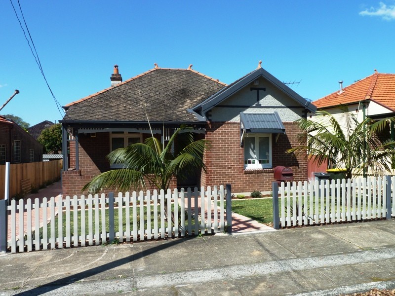 10 LINDSAY ST, Burwood NSW 2134