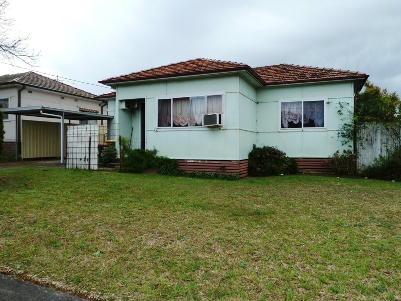 5 NAPOLEON ROAD, Greenacre NSW 2190