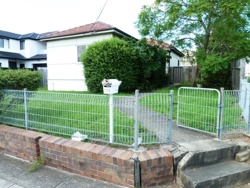 174 JUNO PARADE, Greenacre NSW 2190