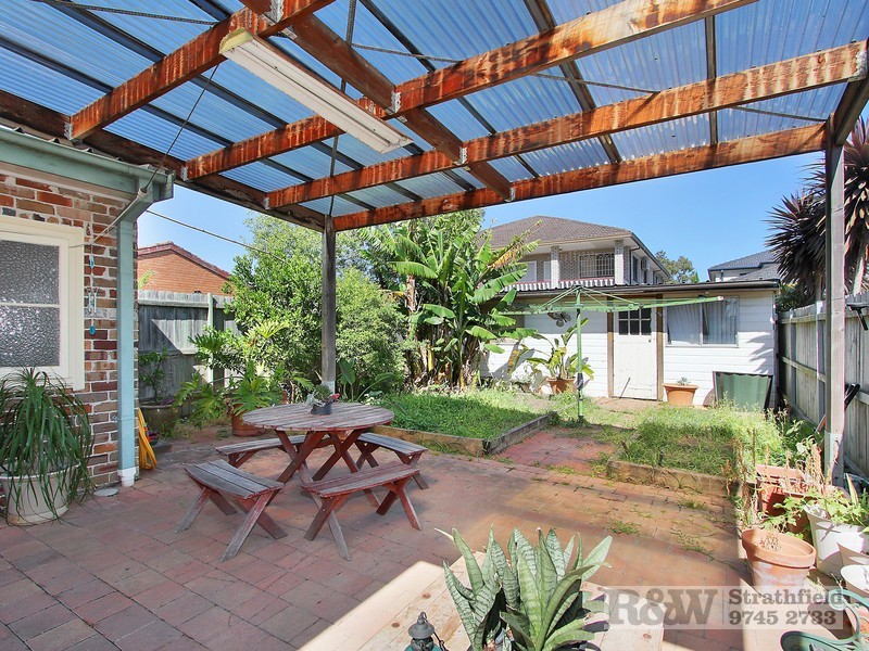 33 LENNARTZ STREET, Croydon Park NSW 2133