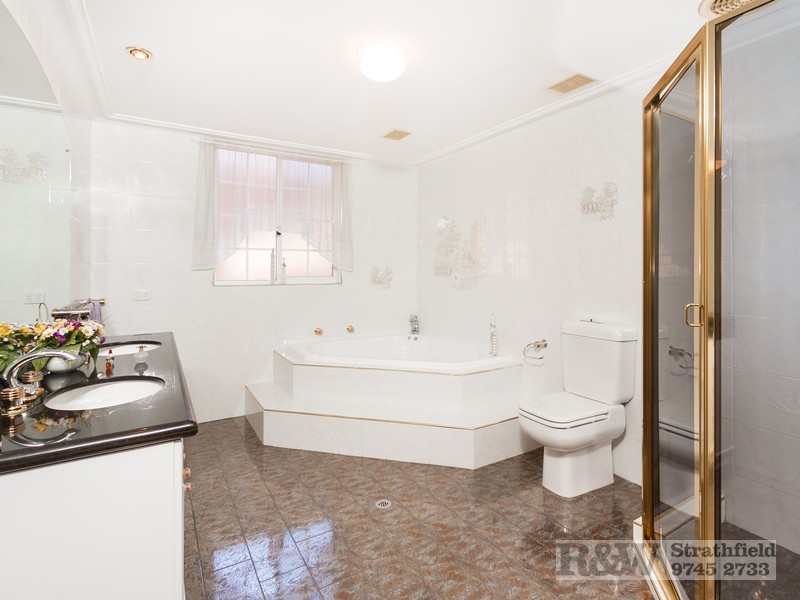 8 GELLING AVENUE, Strathfield NSW 2135