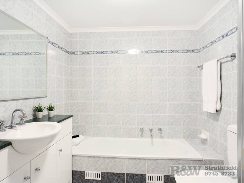 1/247G Burwood Rd, Concord NSW 2137