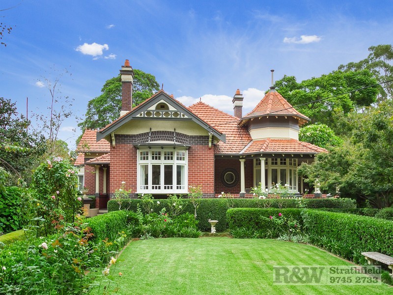 4 APPIAN WAY, Burwood NSW 2134