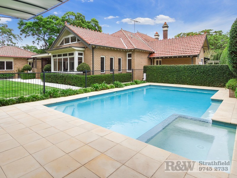 4 APPIAN WAY, Burwood NSW 2134