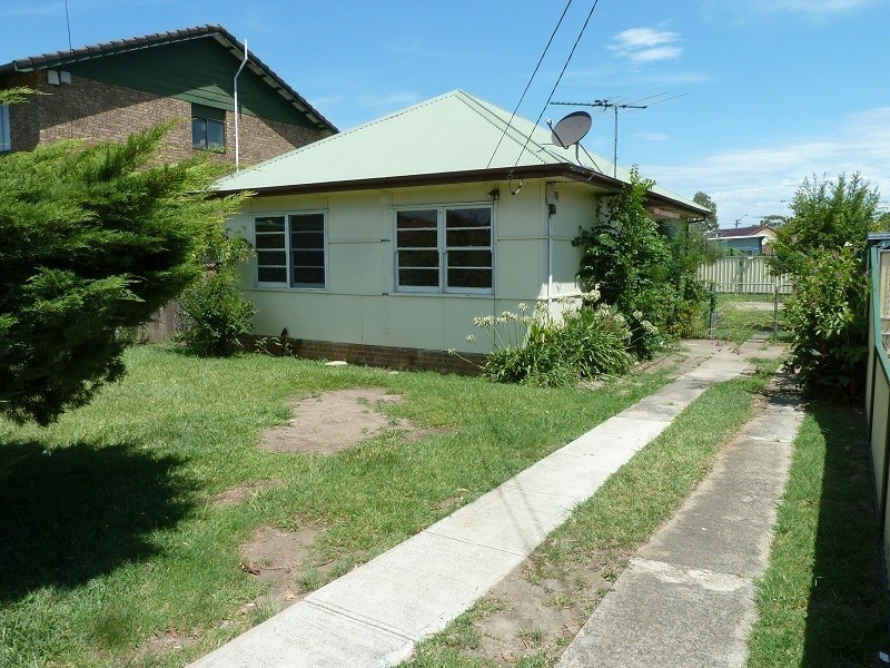 5 WILBUR STREET, Greenacre NSW 2190