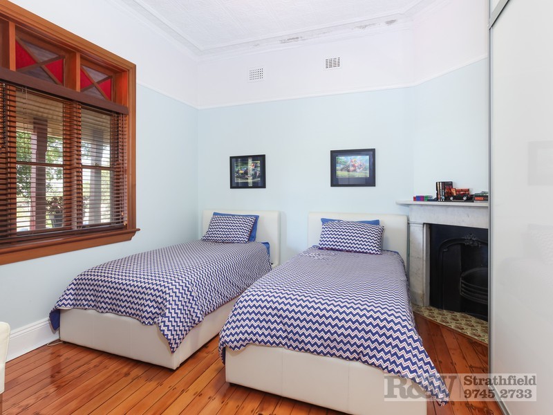 187 OLD KENT ROAD, Greenacre NSW 2190