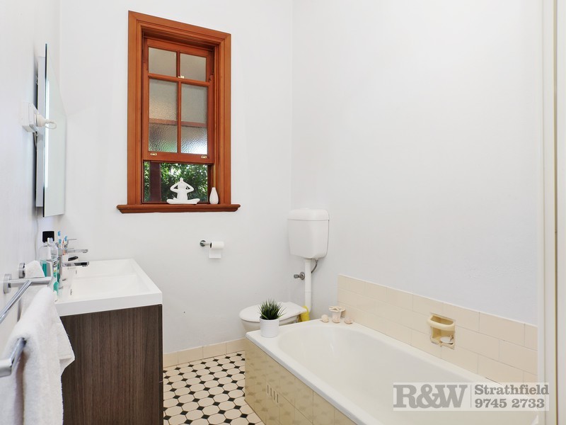 187 OLD KENT ROAD, Greenacre NSW 2190