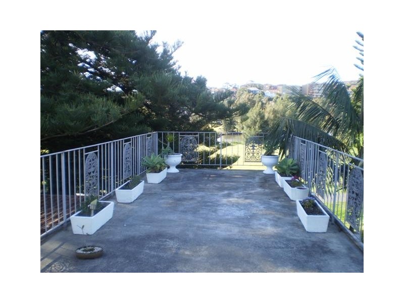 2/13 Eurobin Avenue, Manly NSW 2095