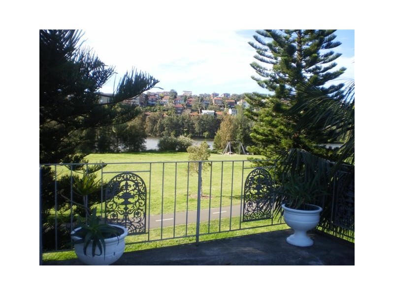 2/13 Eurobin Avenue, Manly NSW 2095