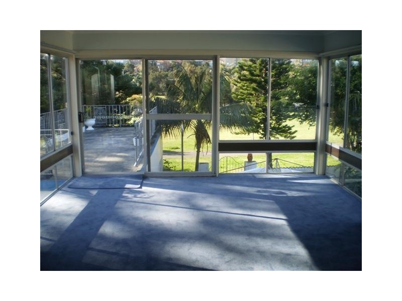 2/13 Eurobin Avenue, Manly NSW 2095