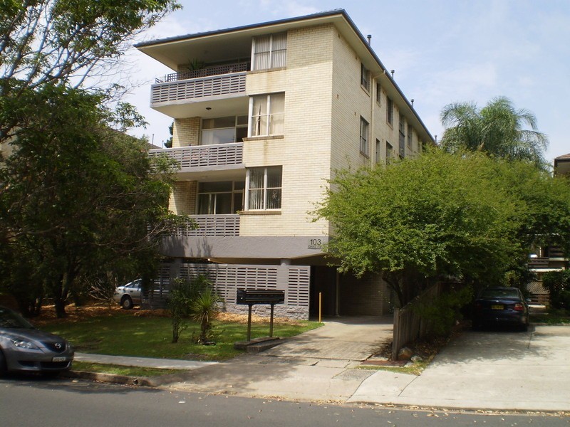 2/103 Oaks Ave, Dee Why NSW 2099