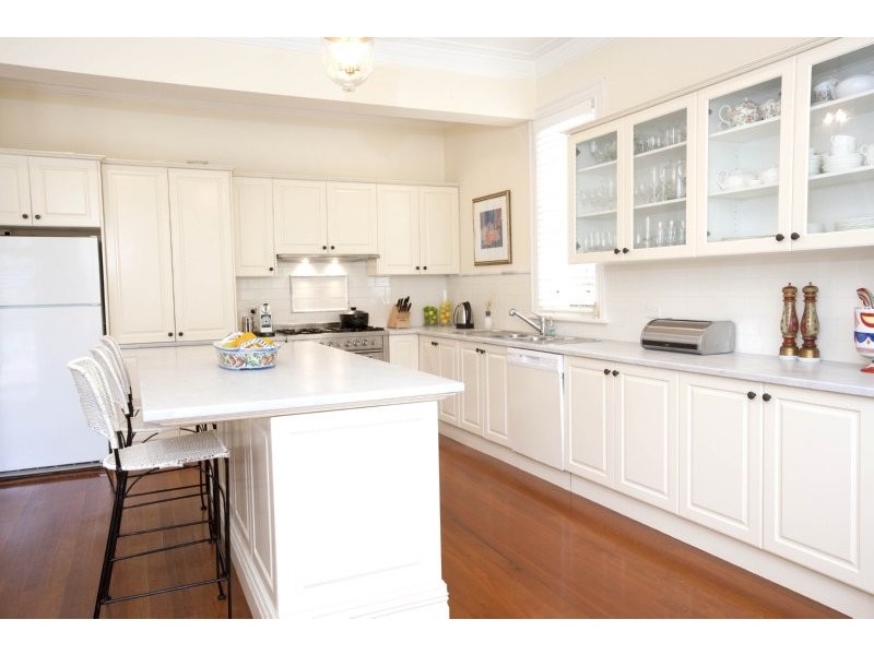 16 Woods Parade, Fairlight NSW 2094