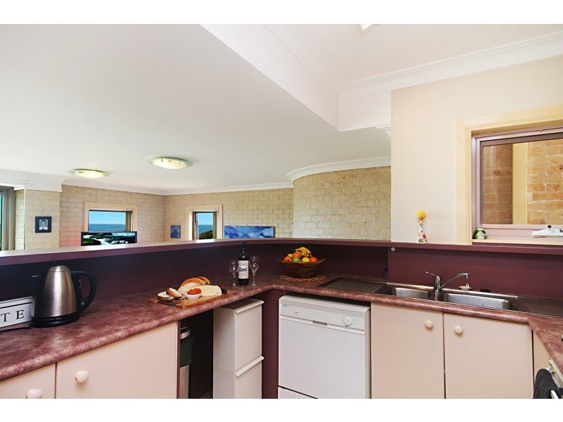 1/77 Carrington Parade, Curl Curl NSW 2096