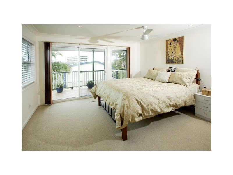 12 Undercliff Road, Freshwater NSW 2096