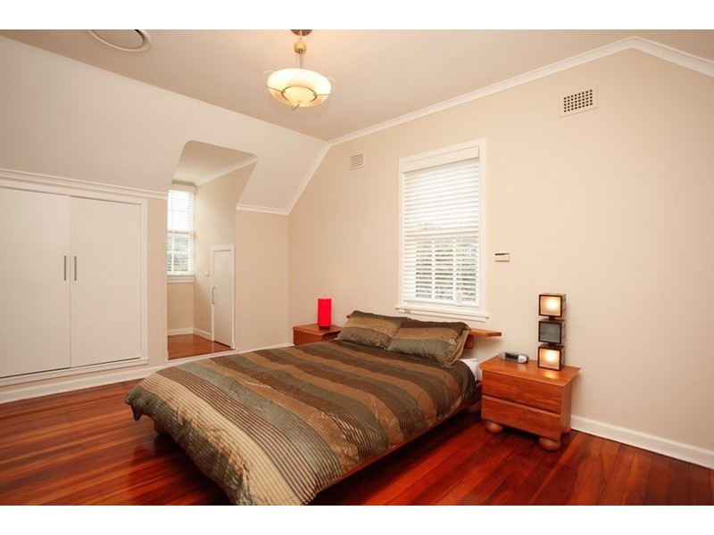 313 Eastern Valley Way, Middle Cove NSW 2068