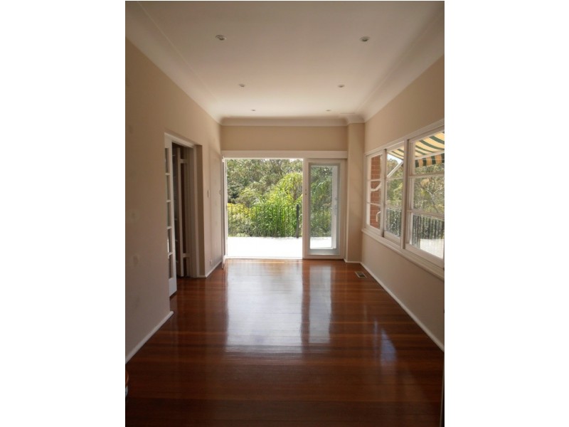 313 Eastern Valley Way, Middle Cove NSW 2068