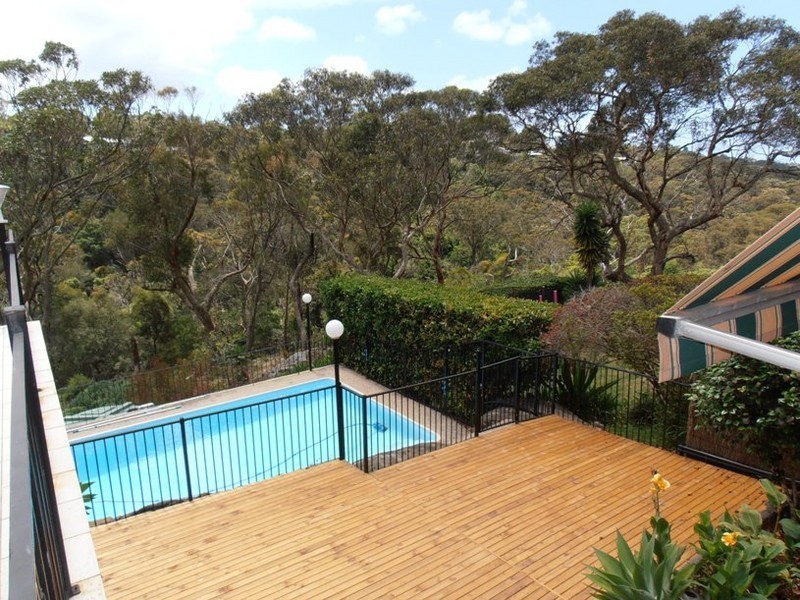 313 Eastern Valley Way, Middle Cove NSW 2068