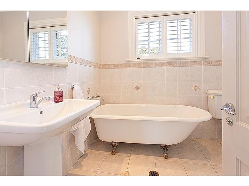 42 The Parapet, Castlecrag NSW 2068