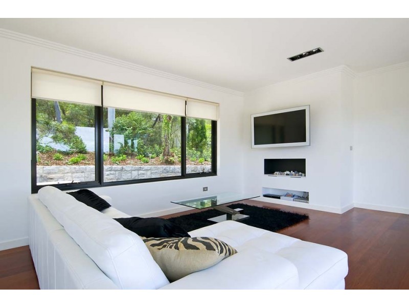 1 The Barricade, Castlecrag NSW 2068
